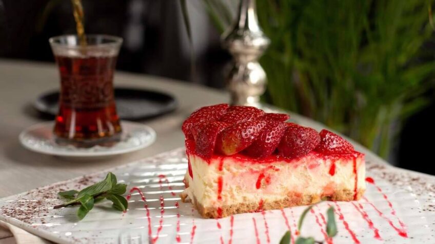 Prăjitură cu căpșuni și vanilie - un desert pufos și aromat