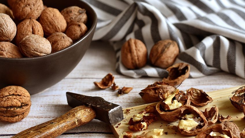 prajituri cu nuci caramelizate
