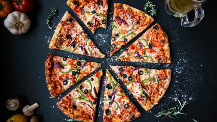 pizza cu ton si ceapa